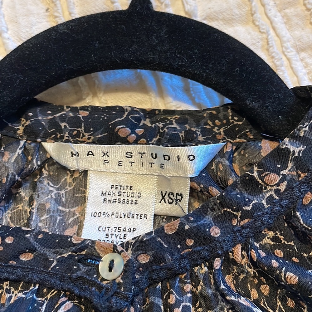 Light; See Through; Button Up Top Very Boho Vibes! - image 4